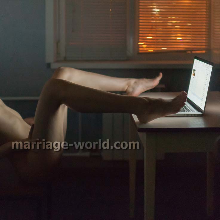 mujer rusa desnuda con piernas largas sexy
